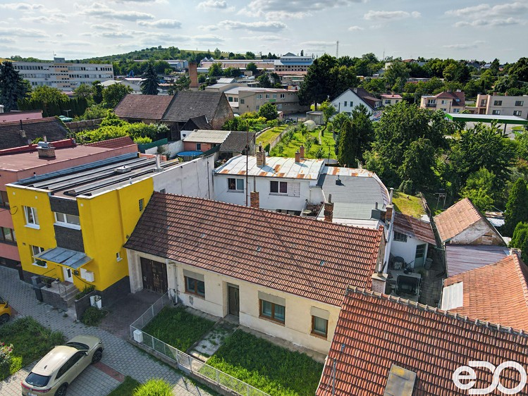 Prodej rodinného domu 282 m², pozemek 1 120 m² - foto 1