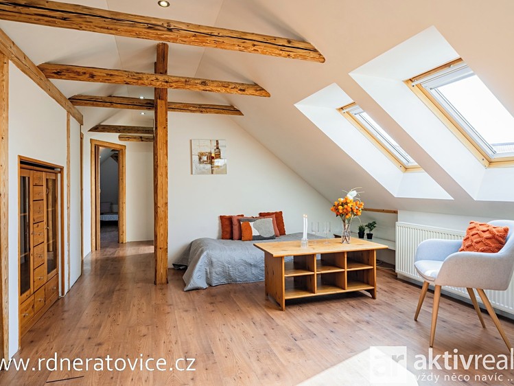 Prodej rodinného domu 228 m², pozemek 583 m² - foto 4