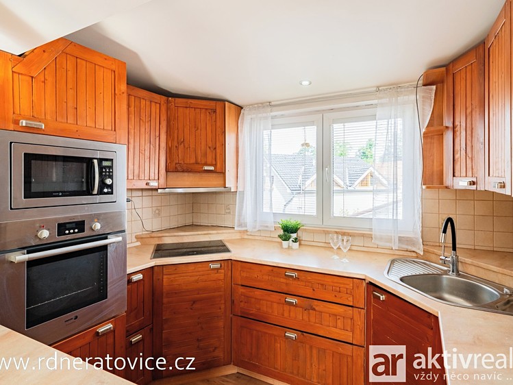 Prodej rodinného domu 228 m², pozemek 583 m² - foto 7