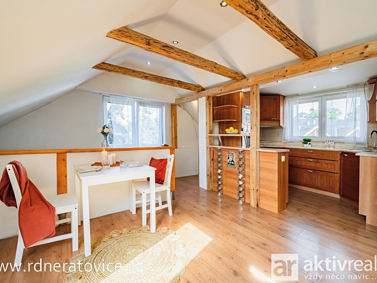 Prodej rodinného domu 228 m², pozemek 583 m² - foto 5