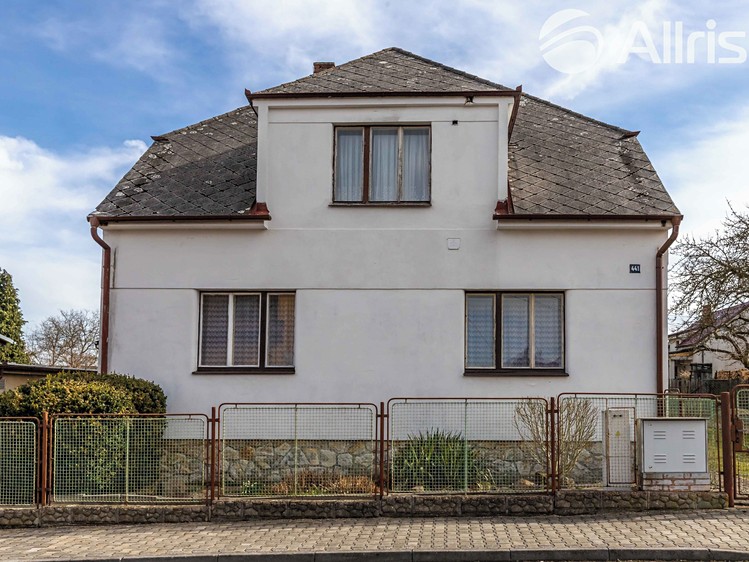 Prodej rodinného domu 135 m², pozemek 916 m² - foto 2
