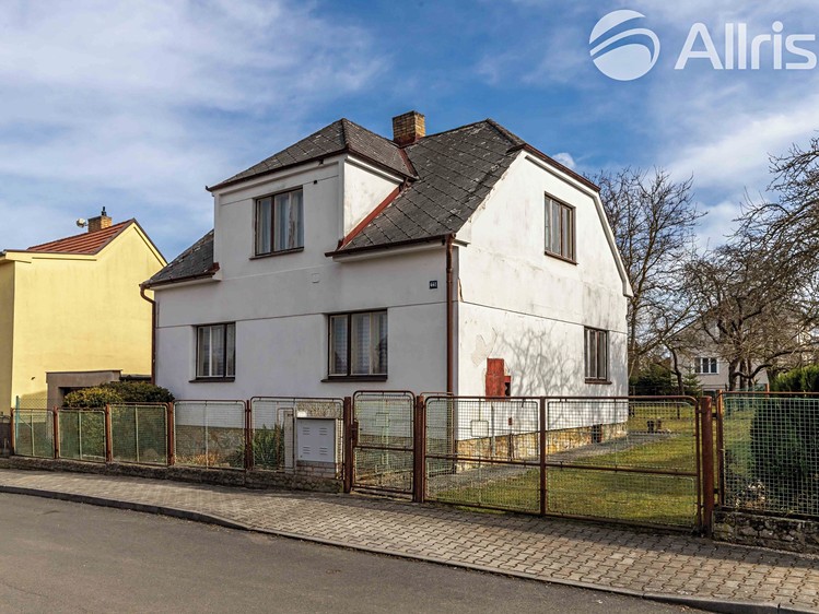 Prodej rodinného domu 135 m², pozemek 916 m² - foto 1