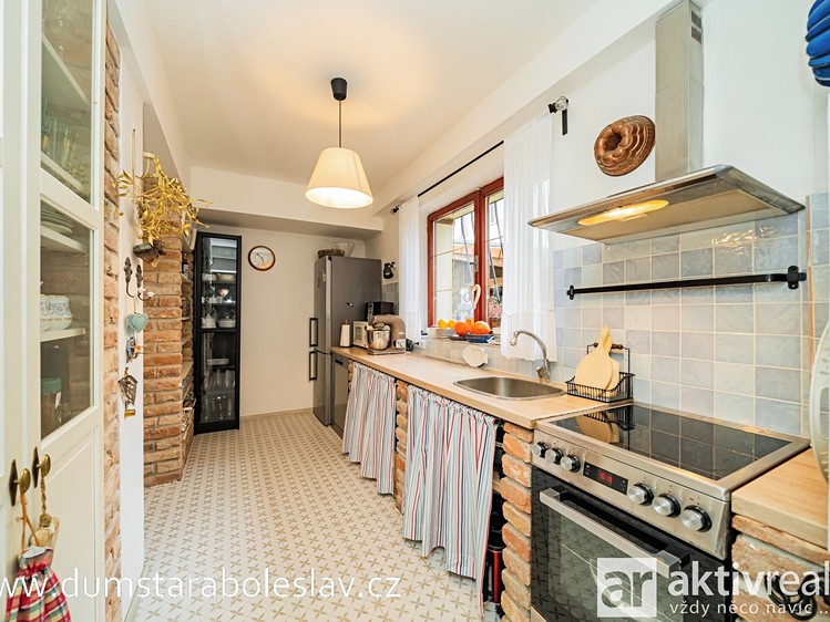 Prodej rodinného domu 140 m², pozemek 148 m² - foto 6
