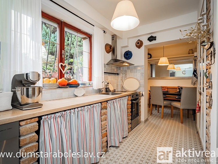 Prodej rodinného domu 140 m², pozemek 148 m² - foto 8