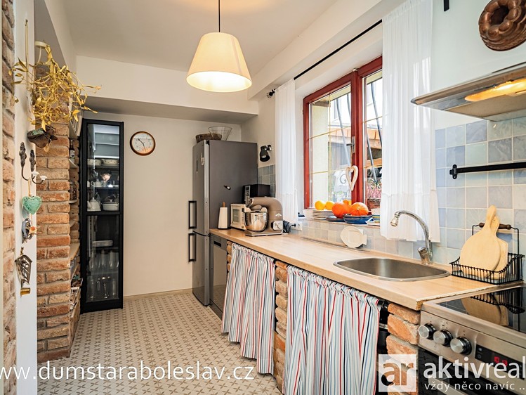 Prodej rodinného domu 140 m², pozemek 148 m² - foto 7