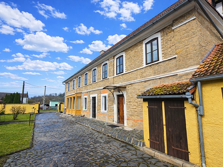Prodej rodinného domu 460 m², pozemek 2 581 m² - foto 8