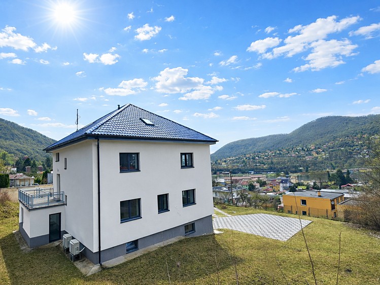 Prodej rodinného domu 272 m², pozemek 1 368 m² - foto 3