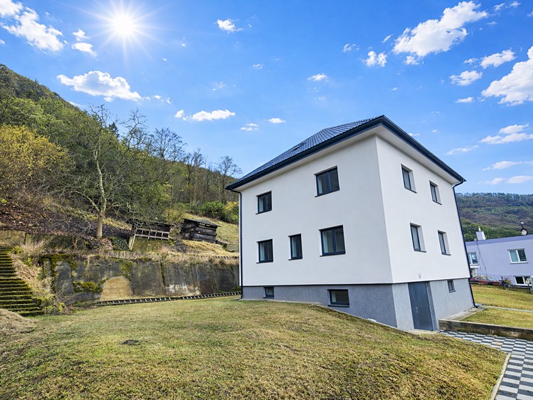 Prodej rodinného domu 272 m², pozemek 1 368 m² - foto 2