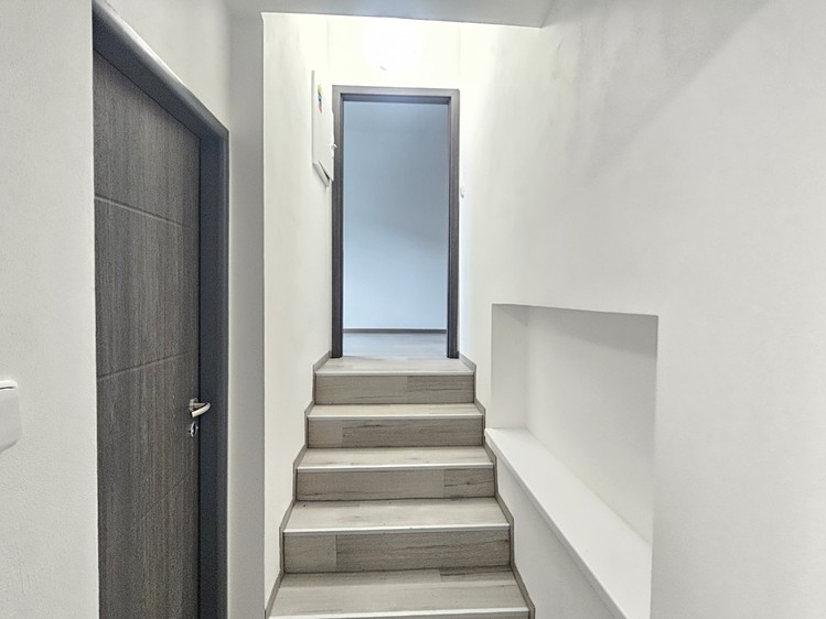 Prodej rodinného domu 272 m², pozemek 1 368 m² - foto 6