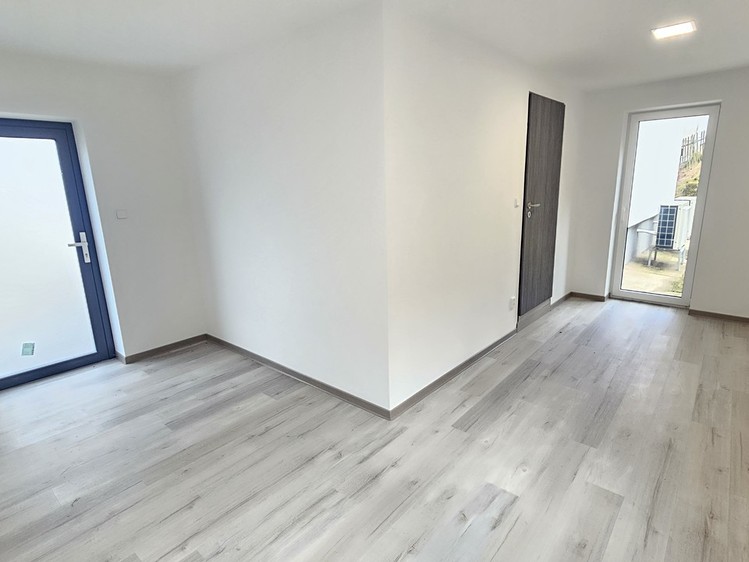 Prodej rodinného domu 272 m², pozemek 1 368 m² - foto 5