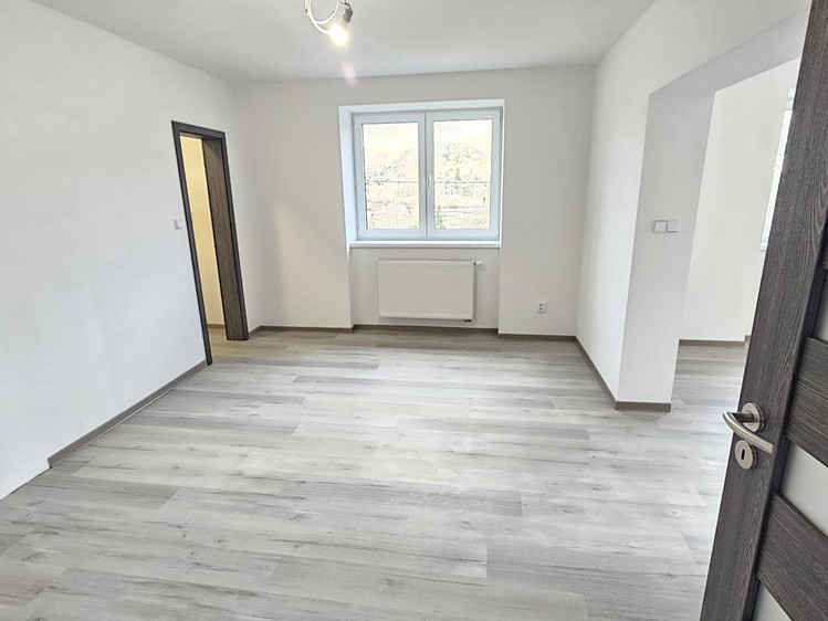 Prodej rodinného domu 272 m², pozemek 1 368 m² - foto 8