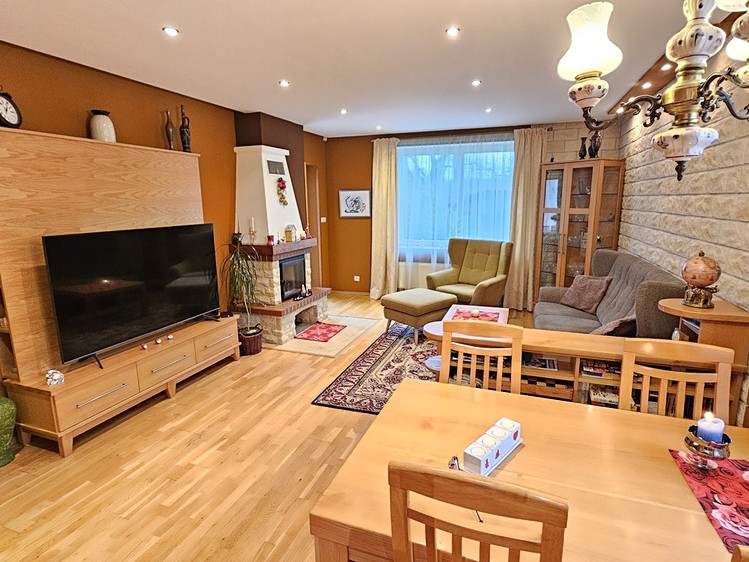 Prodej rodinného domu 261 m², pozemek 799 m² - foto 2