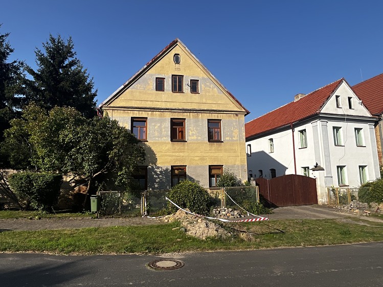 Prodej rodinného domu 300 m², pozemek 4 658 m² - foto 1