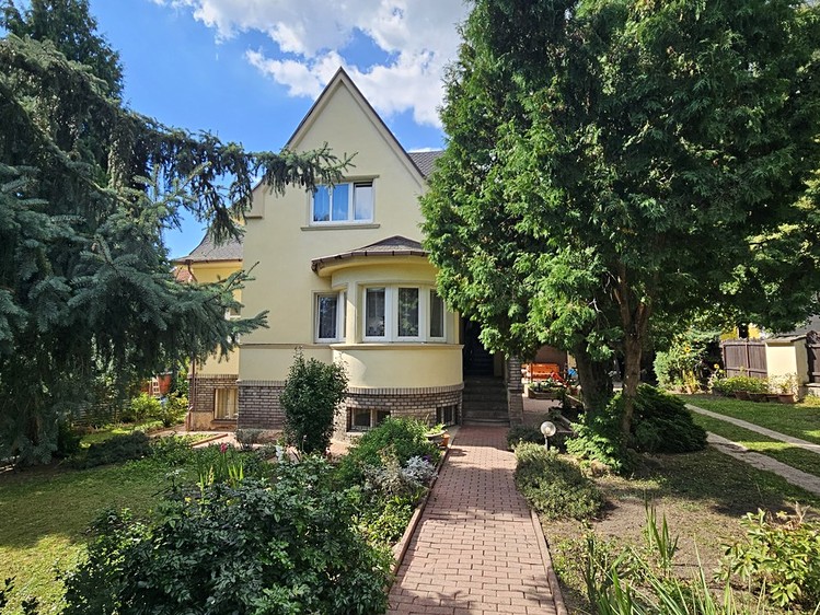 Prodej rodinného domu 160 m², pozemek 833 m² - foto 1