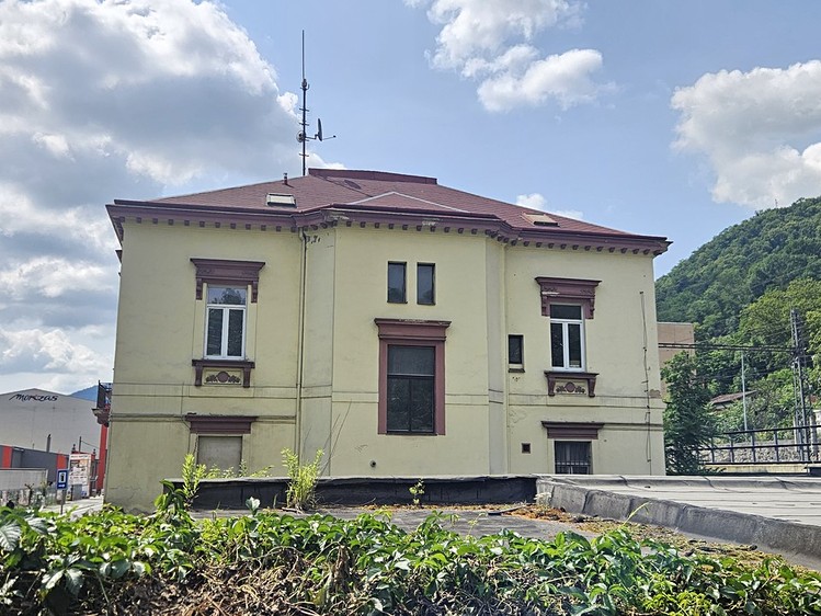 Prodej rodinného domu 573 m², pozemek 573 m² - foto 4