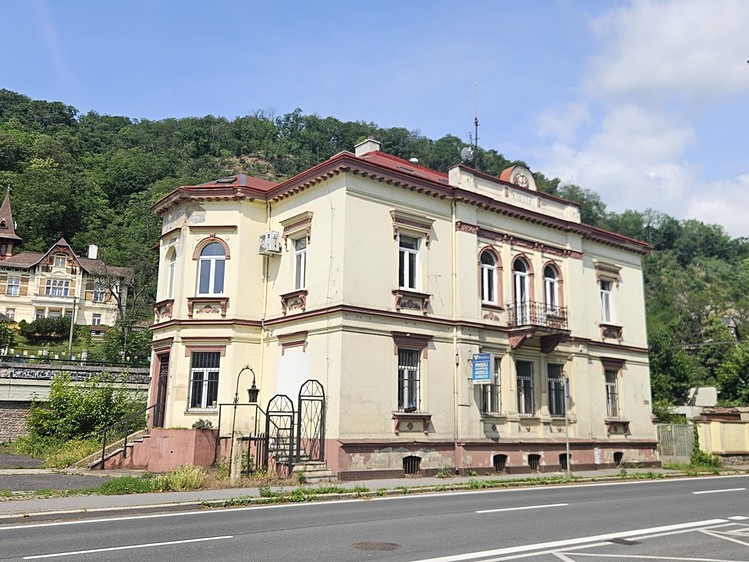 Prodej rodinného domu 573 m², pozemek 573 m² - foto 1
