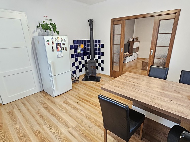 Prodej rodinného domu 250 m², pozemek 1 172 m² - foto 3