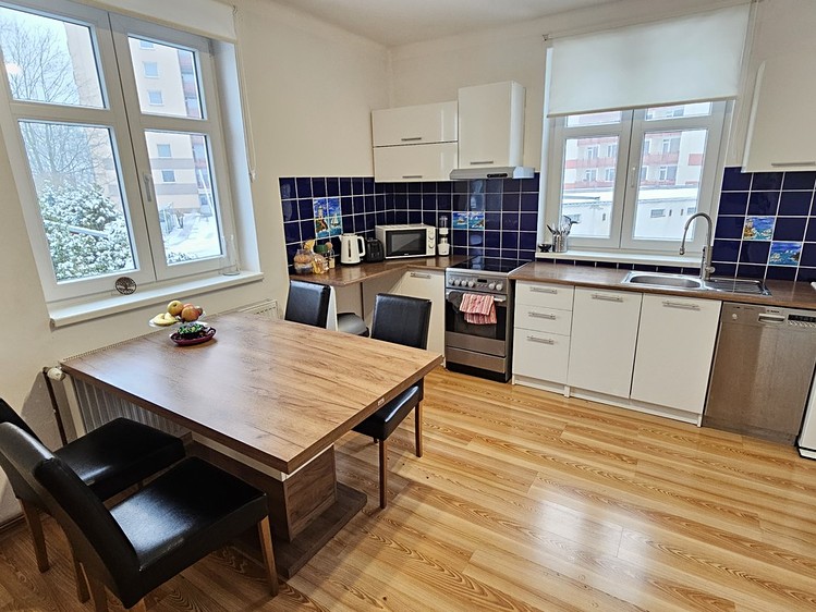 Prodej rodinného domu 250 m², pozemek 1 172 m² - foto 2
