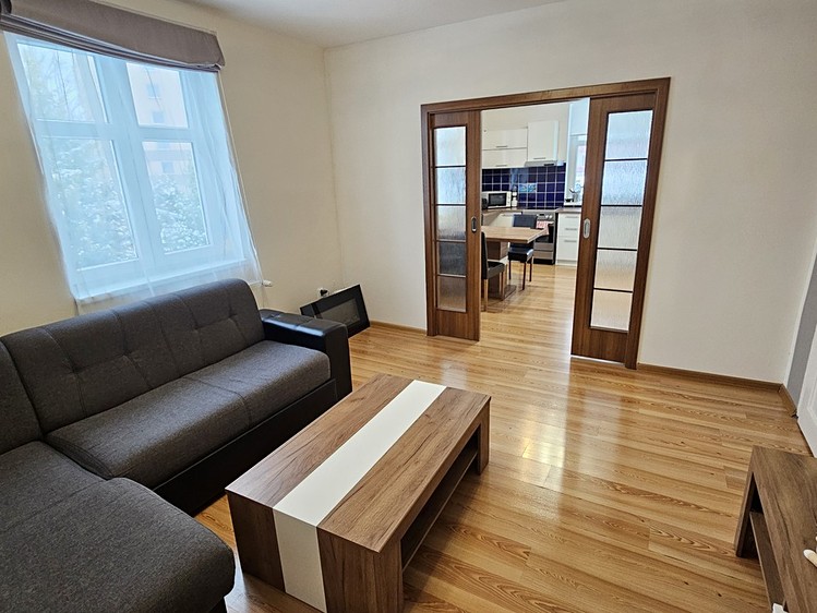 Prodej rodinného domu 250 m², pozemek 1 172 m² - foto 4