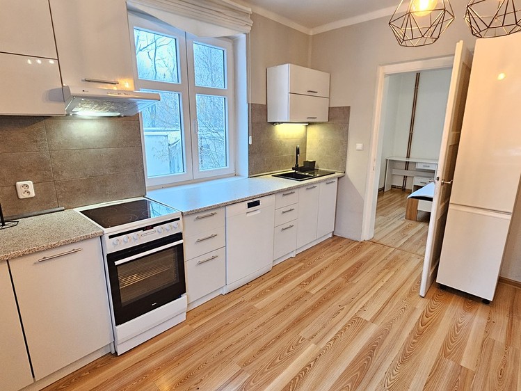 Prodej rodinného domu 250 m², pozemek 1 172 m² - foto 7