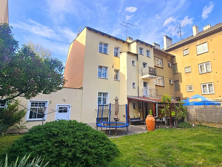 Prodej rodinného domu 400 m², pozemek 434 m² - foto 2