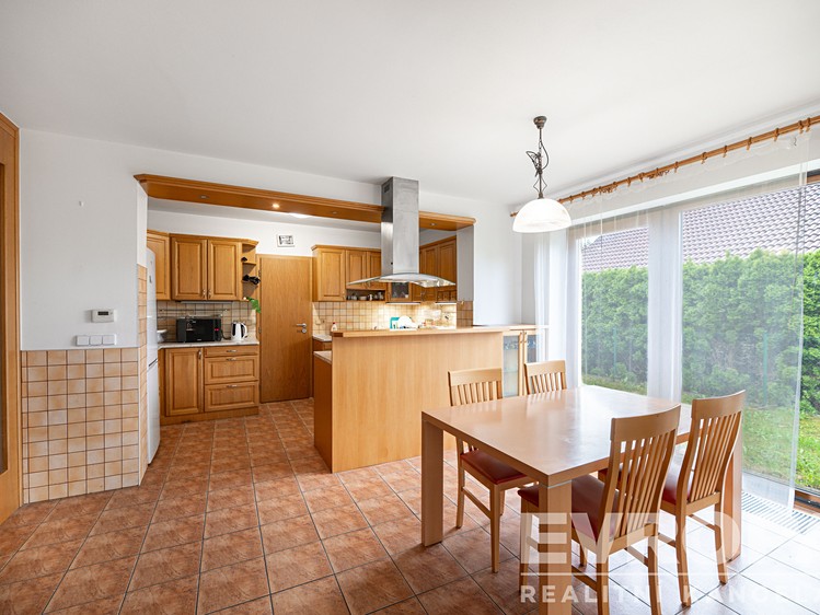 Prodej  rodinného domu 303 m², pozemek 1 464 m² - foto 4