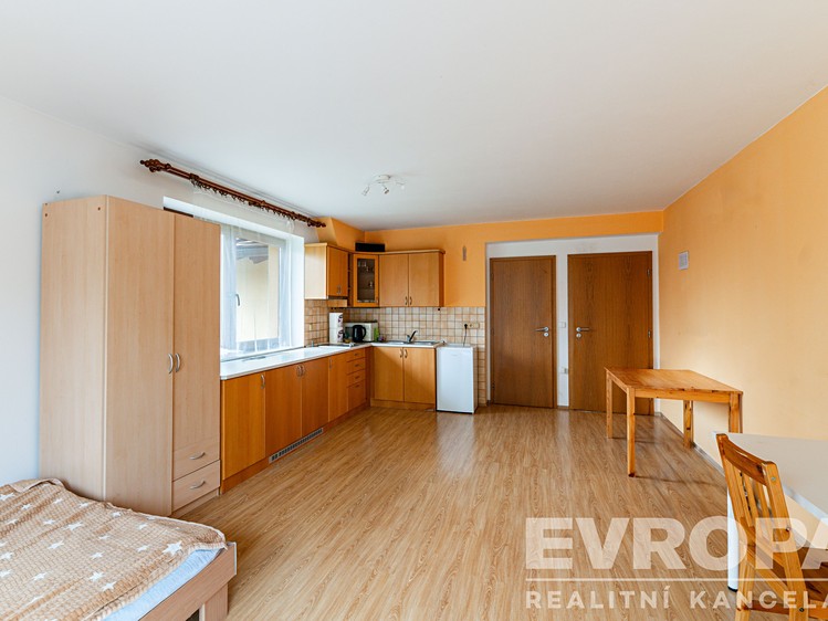 Prodej  rodinného domu 303 m², pozemek 1 464 m² - foto 7