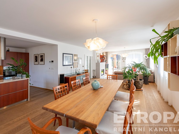 Prodej  rodinného domu 363 m², pozemek 972 m² - foto 5