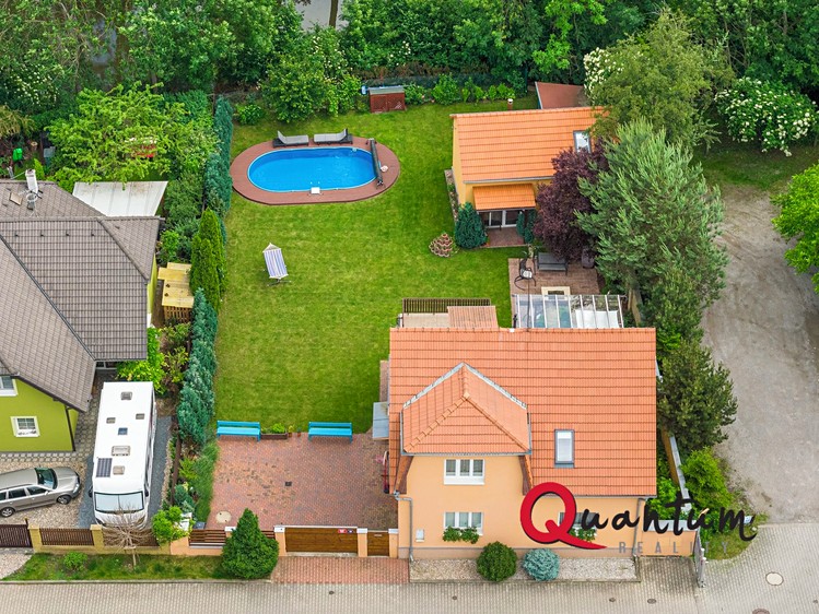 Prodej rodinného domu 279 m², pozemek 766 m² - foto 3