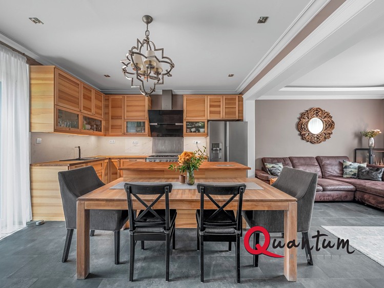 Prodej rodinného domu 279 m², pozemek 766 m² - foto 8