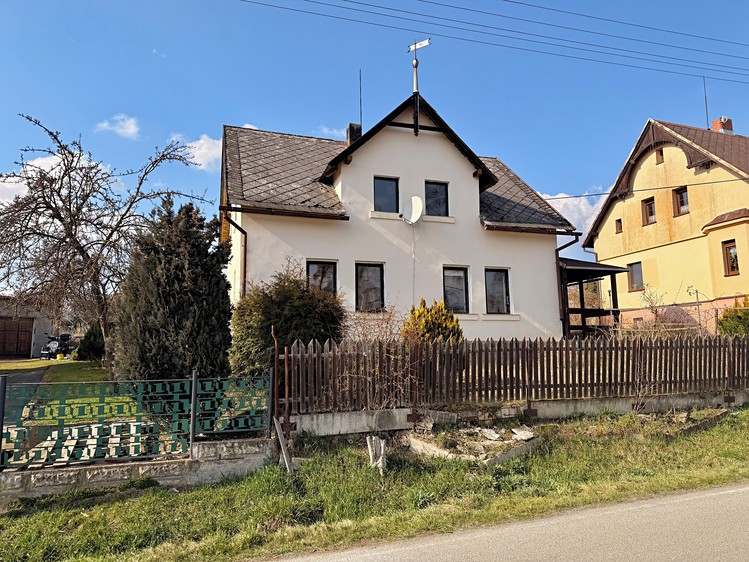 Prodej rodinného domu 140 m², pozemek 1 924 m² - foto 1