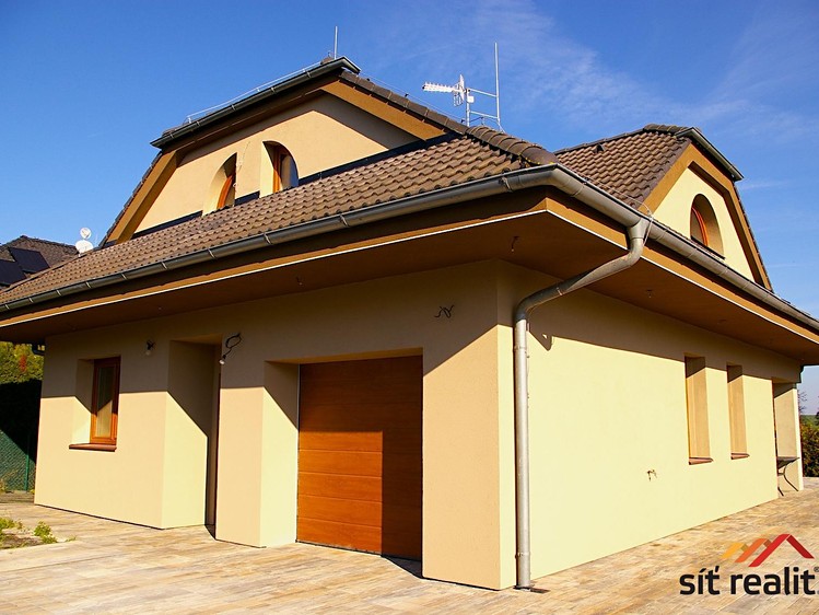 Prodej rodinného domu 165 m², pozemek 1 088 m² - foto 2