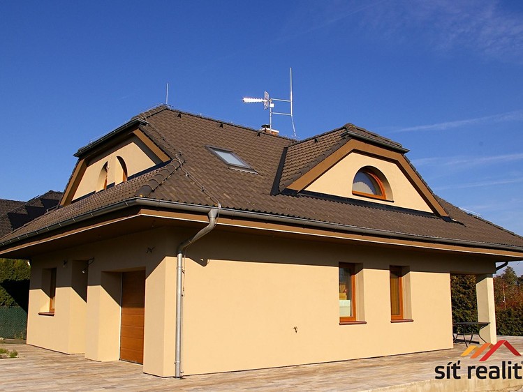 Prodej rodinného domu 165 m², pozemek 1 088 m² - foto 1
