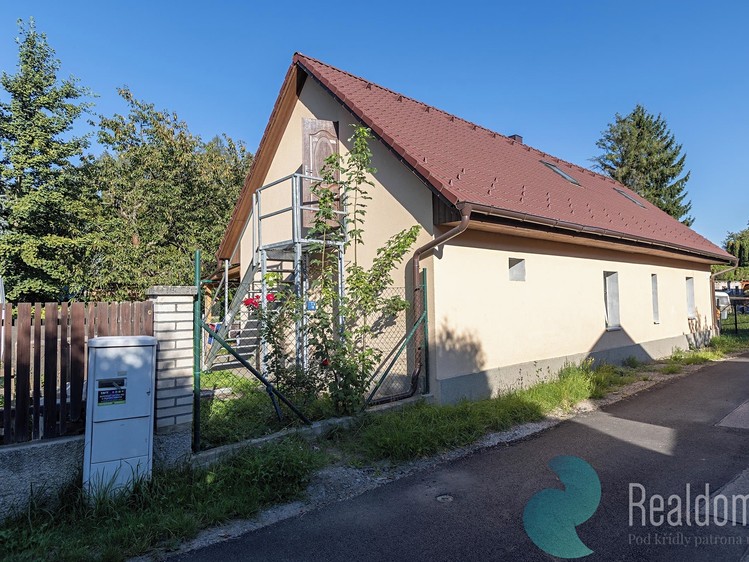 Prodej rodinného domu 143 m², pozemek 783 m² - foto 1