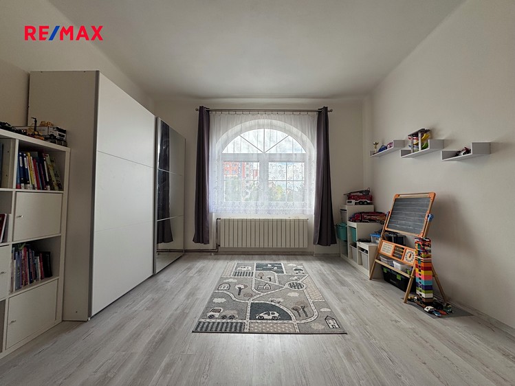 Prodej rodinného domu 349 m², pozemek 553 m² - foto 8