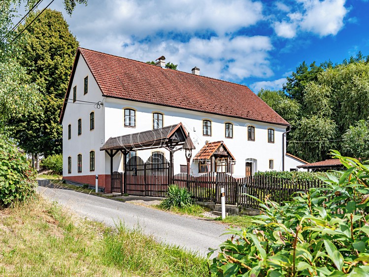 Prodej vícegeneračního domu 250 m², pozemek 1 451 m² - foto 2