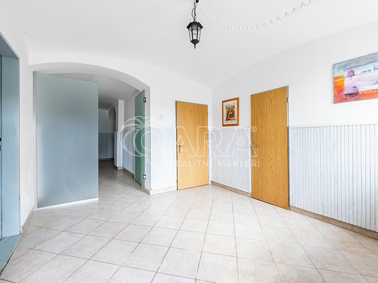 Prodej vícegeneračního domu 250 m², pozemek 1 451 m² - foto 3