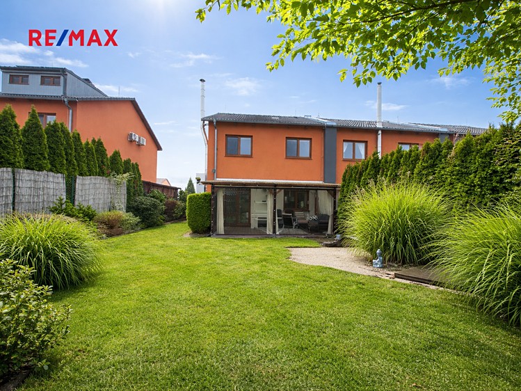 Prodej rodinného domu 102 m², pozemek 377 m² - foto 2
