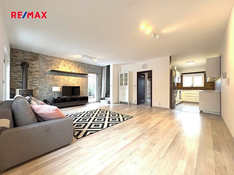 Prodej rodinného domu 102 m², pozemek 377 m² - foto 3