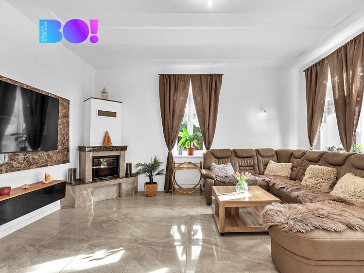 Prodej rodinného domu 239 m², pozemek 667 m² - foto 1