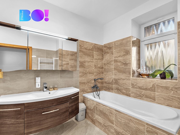Prodej rodinného domu 239 m², pozemek 667 m² - foto 3