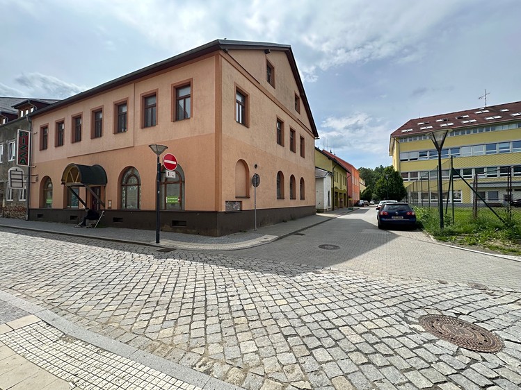 Prodej  rodinného domu 750 m², pozemek 433 m² - foto 3