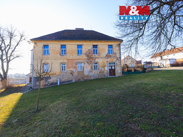Prodej rodinného domu 323 m², pozemek 641 m² - foto 1