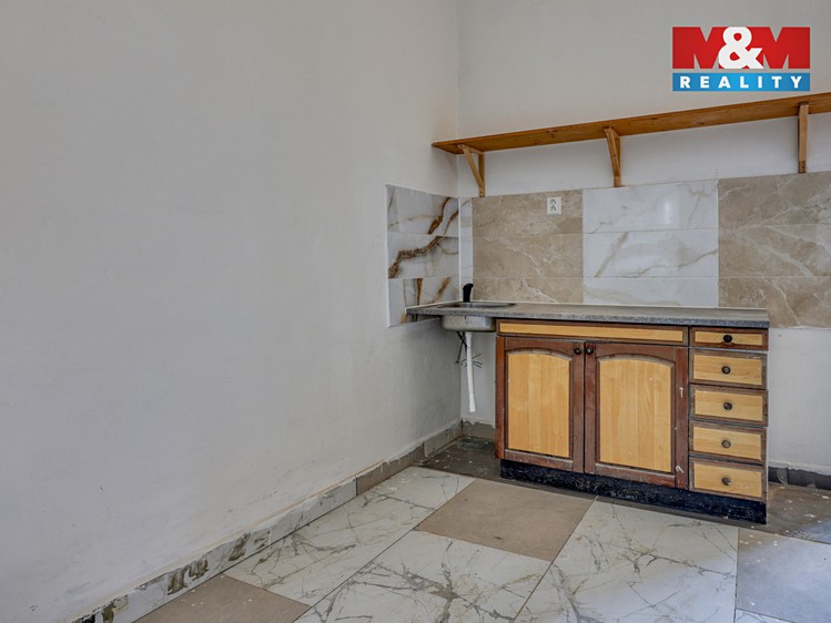 Prodej rodinného domu 323 m², pozemek 641 m² - foto 7