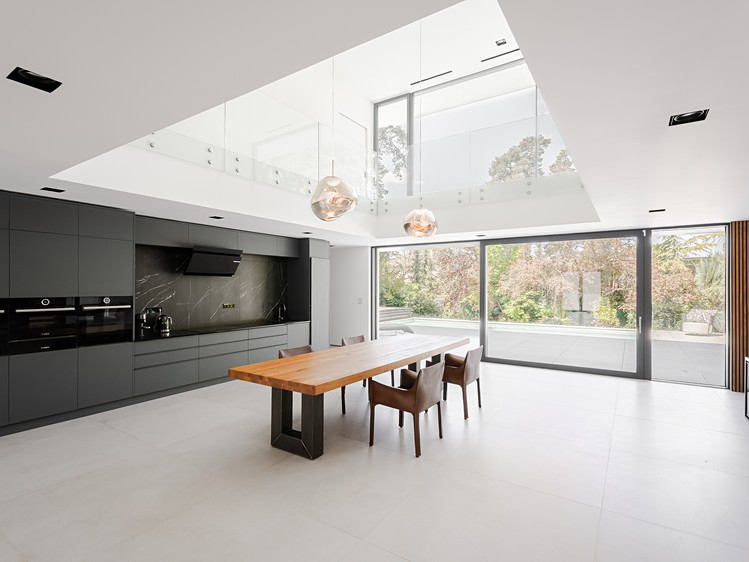 Prodej rodinného domu 550 m², pozemek 1 569 m² - foto 2