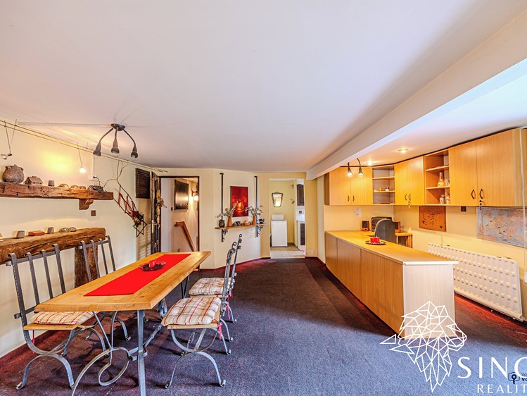 Prodej  rodinného domu 212 m², pozemek 1 270 m² - foto 4