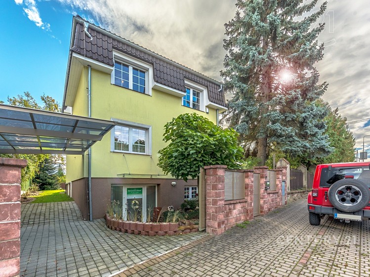 Prodej vily 198 m², pozemek 425 m² - foto 2