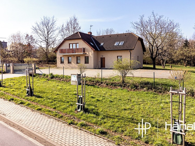 Prodej rodinného domu 259 m², pozemek 2 016 m² - foto 1