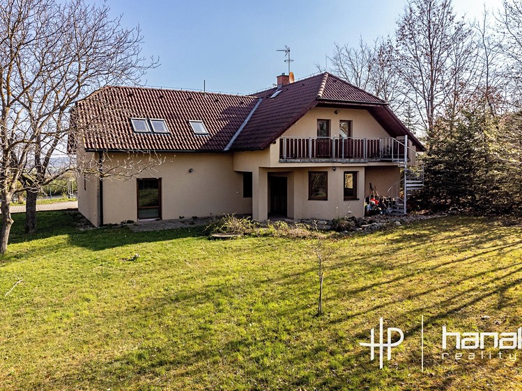 Prodej rodinného domu 259 m², pozemek 2 016 m² - foto 2