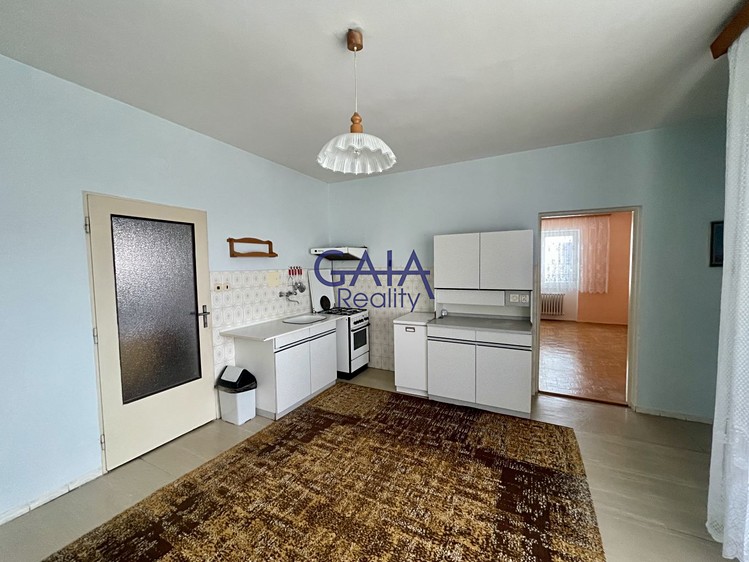 Prodej rodinného domu 230 m², pozemek 1 033 m² - foto 2